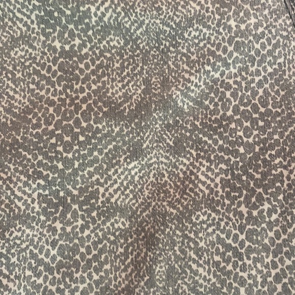 Universal thread sz 6 grey/taupe snake skinny’s - Picture 7 of 7